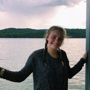 Meet your Posher, Olivia